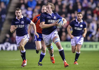 Jonny Gray on the charge - pic © Al Ross